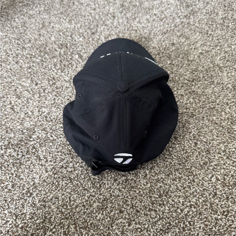 TaylorMade Black golf Cap - Picture 2 of 3